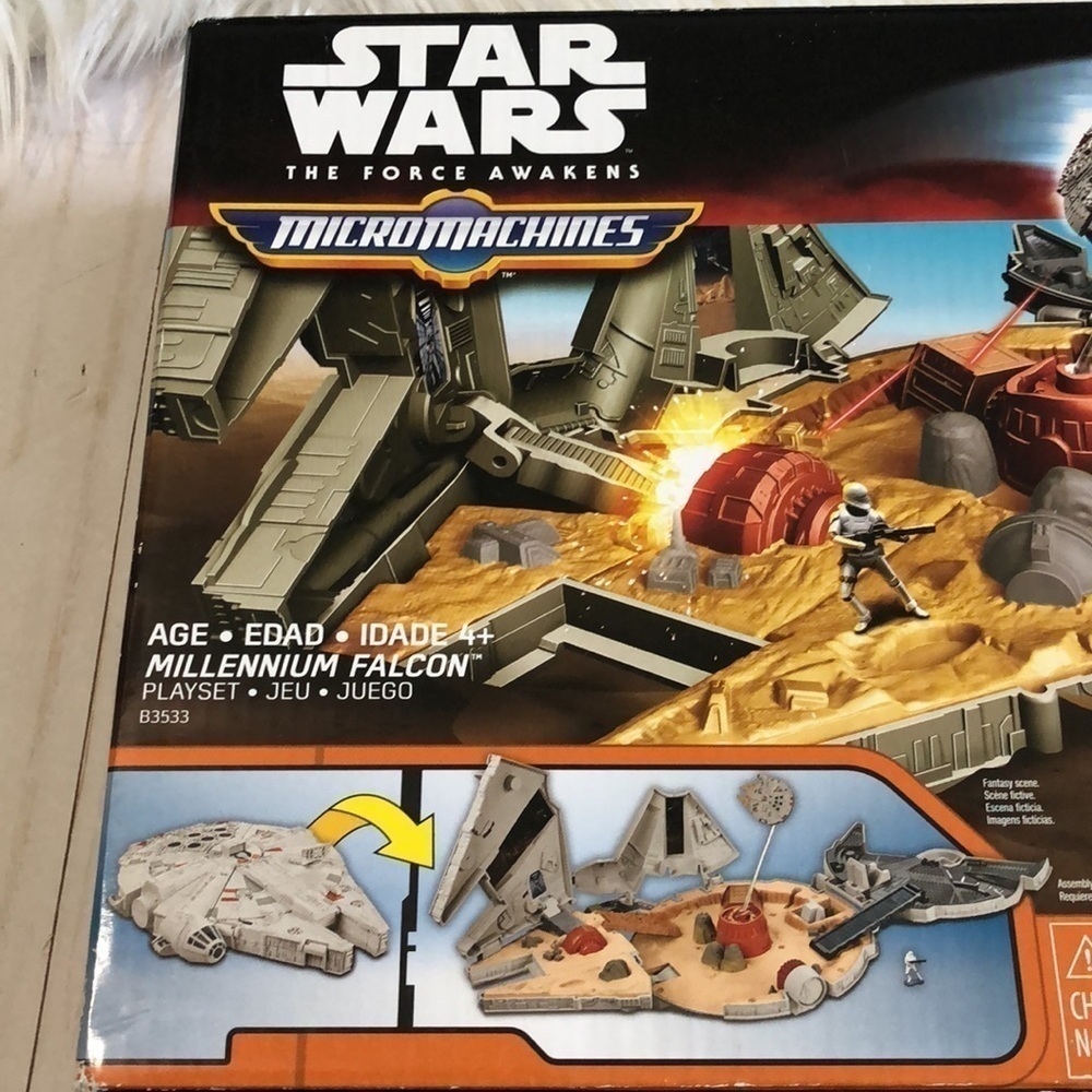 Star Wars The Force Awakens Micromachines Falcon Playset.  Sealed - Picture 2 of 7